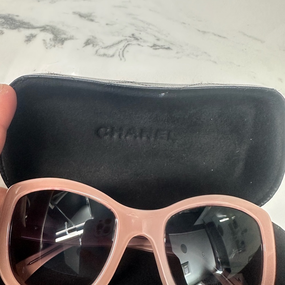 CHANEL Pink and Black Oversized Sunglasses - Picture 14 of 15